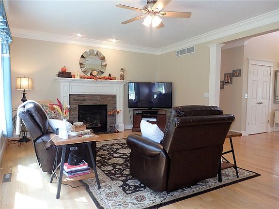 4th image of 1373 Lyndalwood Ct