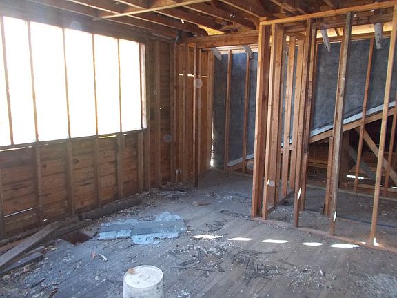 3rd image of 3622 Everett Ave