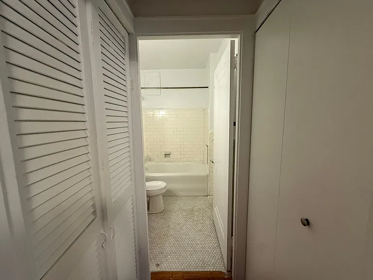 King Edward Annex Apartments — Photo 63