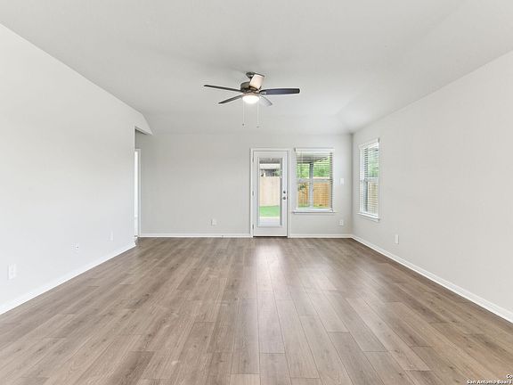 5th image of 818 Shatterhand Blvd