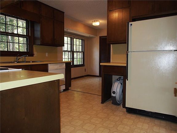 3rd image of 3466 San Antonio Dr