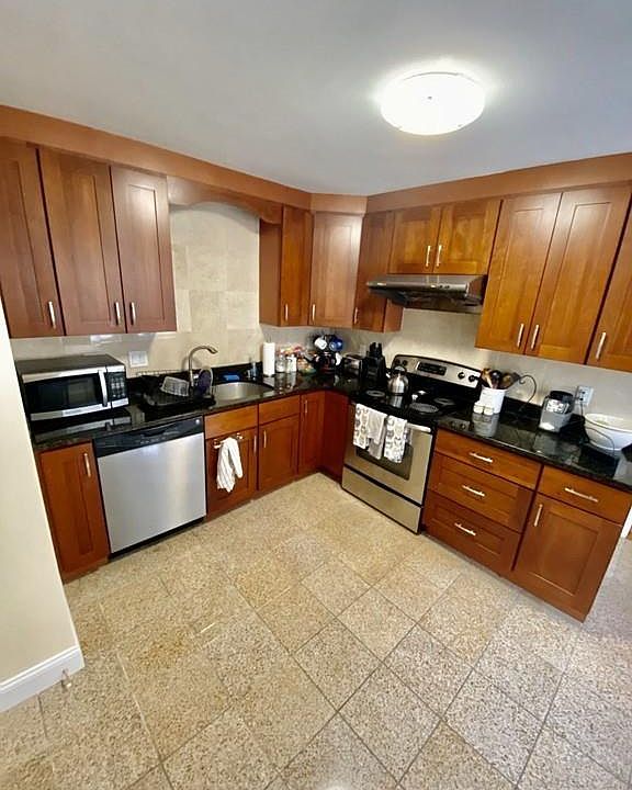 1st image of 120 Willard St #2