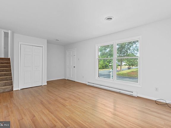 5th image of 705 Kilarney Dr
