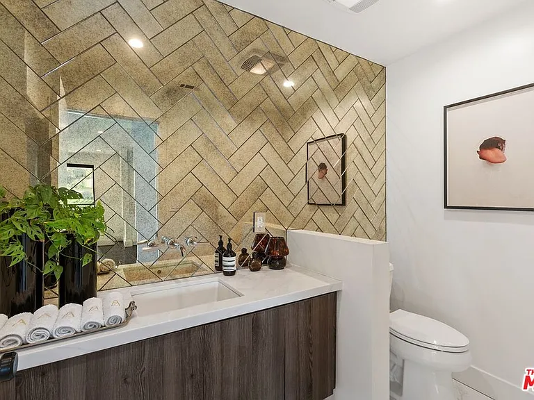 2528 Carman Crest Dr — Photo 6
