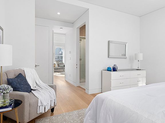 4th image of 101 W 78th St APT 8B