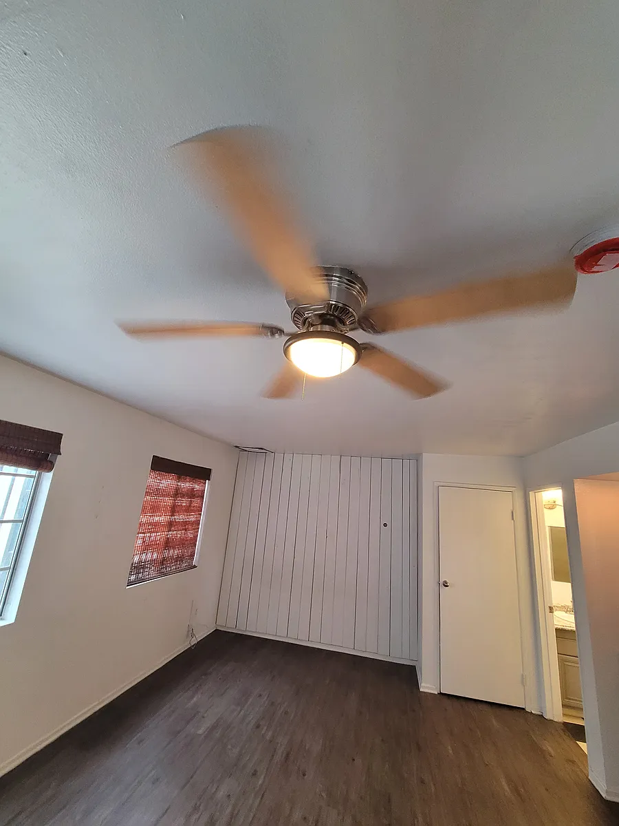 Building Photo - 1130 W 30th St #3A