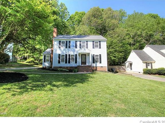 2nd image of 213 Sunnywood Ln