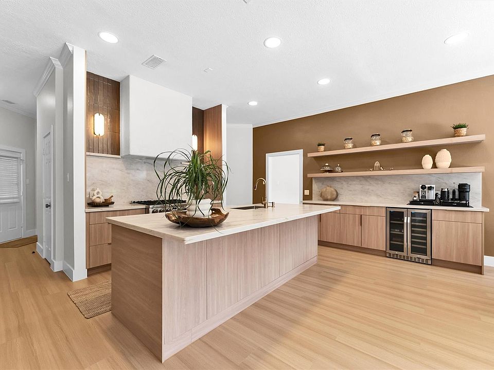 1st image of 18 Floret Ct