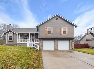 607 Town Center Dr, Raymore, MO 64083