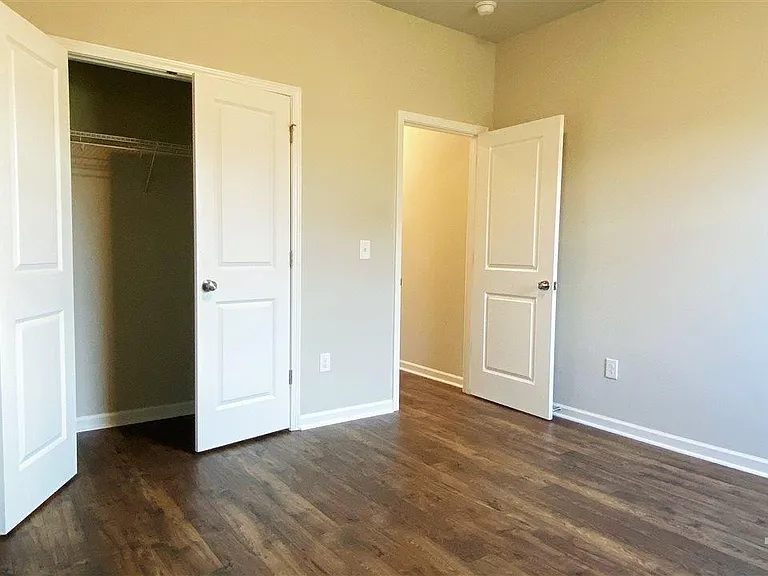 205 Stornoway Ln — Photo 7