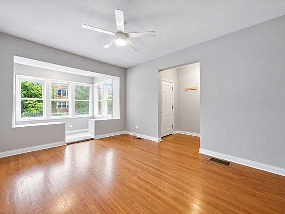 3rd image of 5039 W Cullom Ave #2