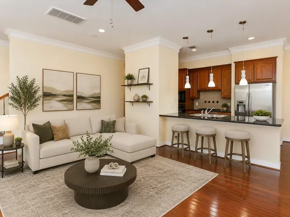 802 Garden Trace Ln, Houston, TX 77018