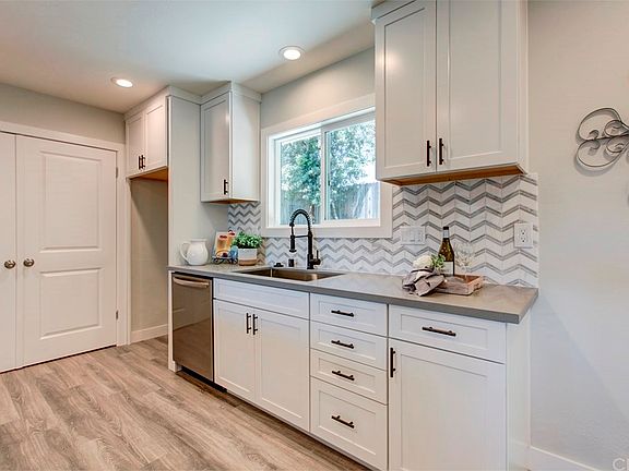 4th image of 1371 Bullard Ln