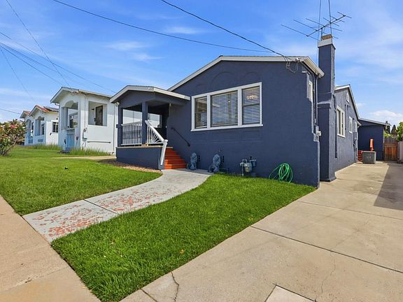 3rd image of 2468 Maxwell Ave