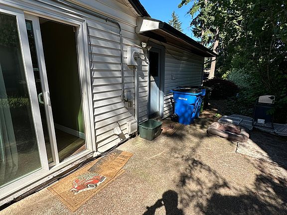 4th image of 1214 NE 129th Ave