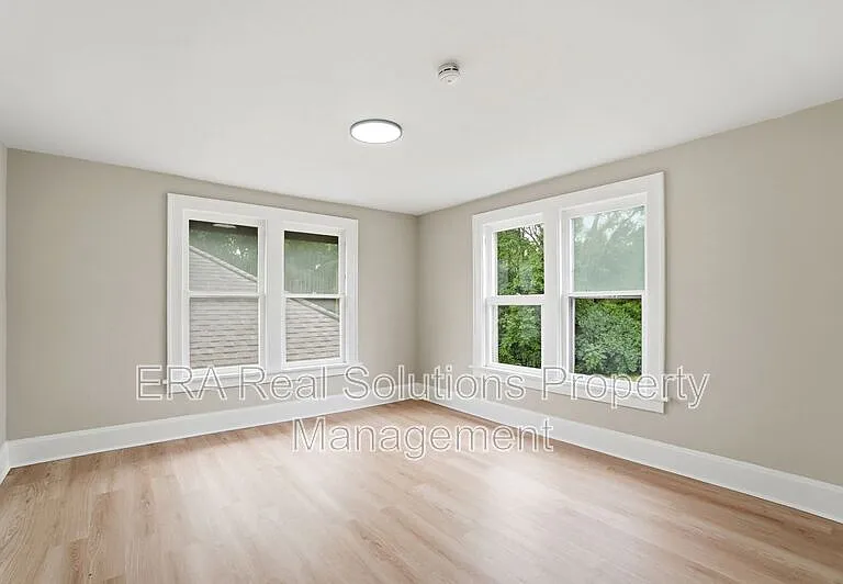 394 S Guilford Ave — Photo 21