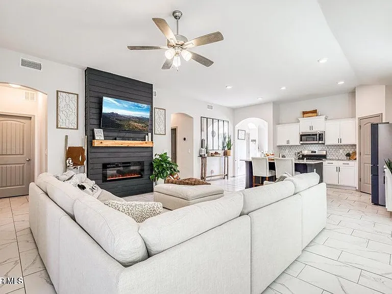 329 Samuel Vista St — Photo 3
