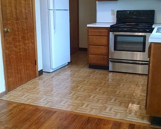 4th image of 83 Wellington Ave