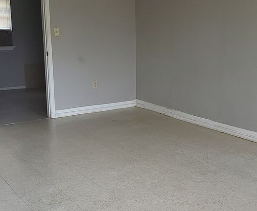 2nd image of 212 E Highway 67 APT A-b