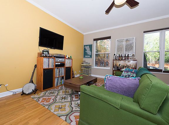 3rd image of 1945 N Whipple St #1