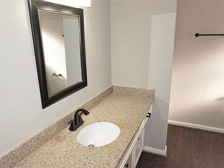 2727 Tinechester Dr — Photo 20