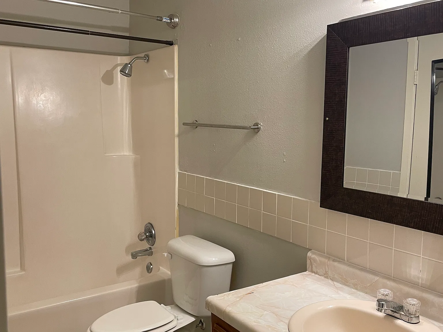 3 bed, 1000 sqft, $1,100 — Photo 3