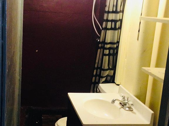 4th image of 2714 1/2 Leech Ave