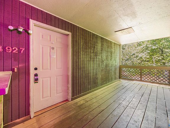 3rd image of 4927 Seven Pine Cir #6