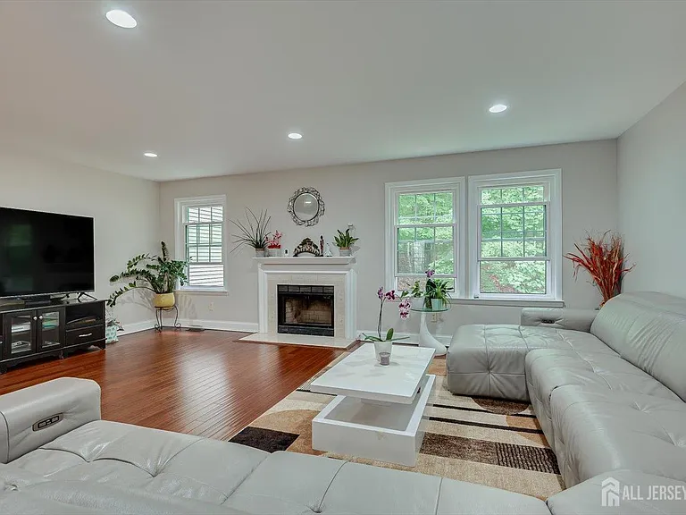 4506 Stonehedge Rd — Photo 18