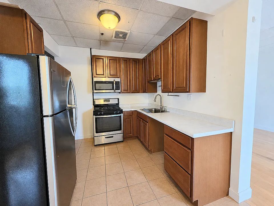 1st image of 222 25th St #513