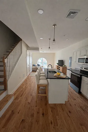 157 Green St Photo 1