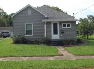 210 W Ernestine Ave, Christopher, IL 62822