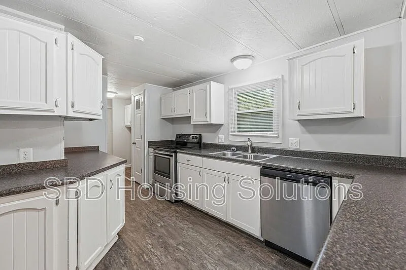 4 bed, 2.0 bath, $2,099 — Photo 4