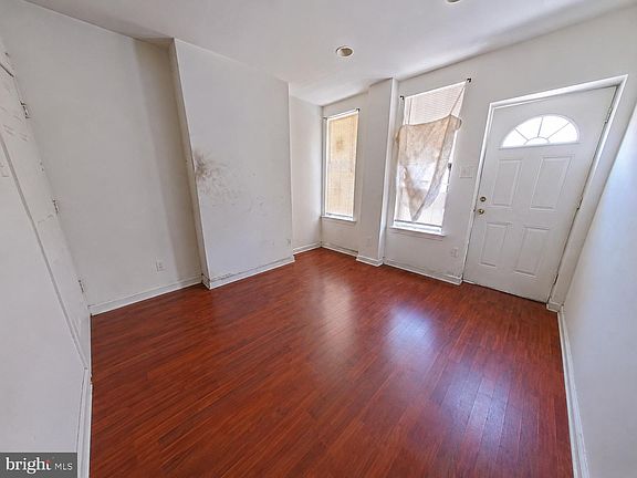 2nd image of 1921 N Darien St