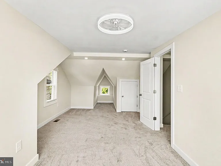 9135 Cuckold Point Rd — Photo 31