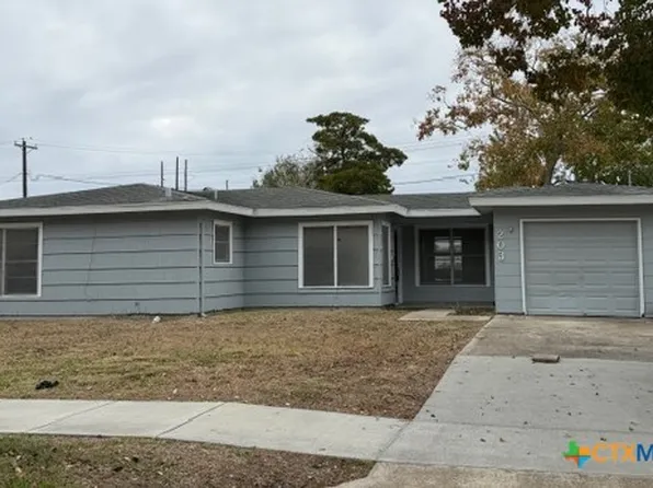 203 Houston St, Port Lavaca, TX 77979