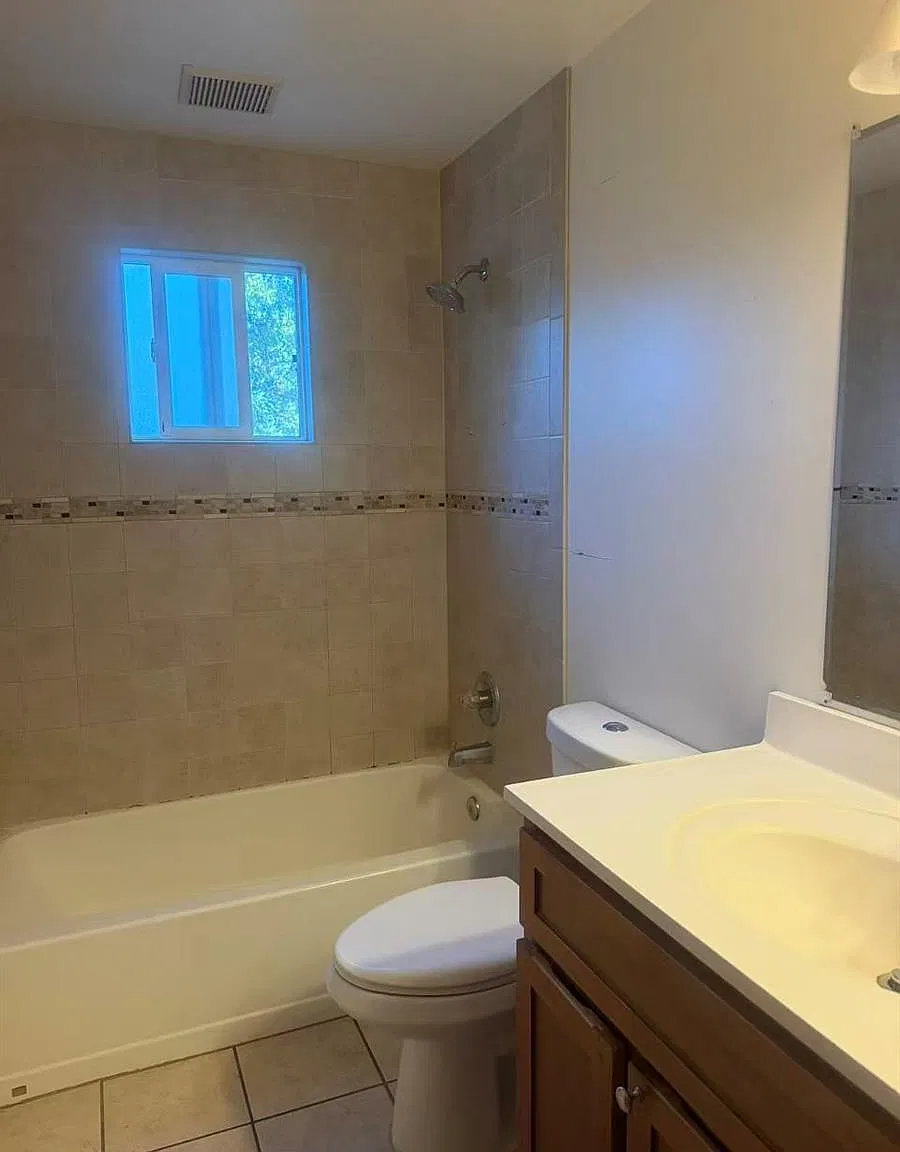 5 bed, 3.5 bath, 2349 sqft, $3,600 — Photo 3