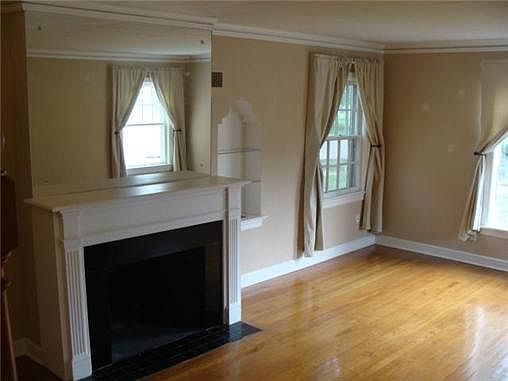 4th image of 1800 E 76th St