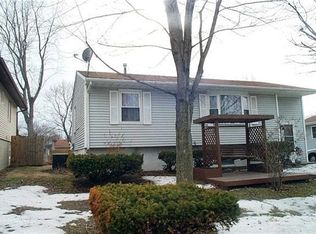 2027 W 55th St, Davenport, IA 52806