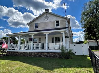 6572 Lakeshore Rd, Cicero, NY 13039