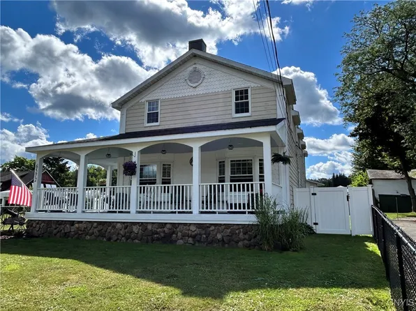 6572 Lakeshore Rd, Cicero, NY 13039