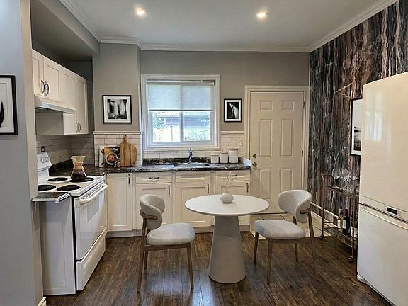 4th image of 529 Cannon St E Unit 1