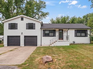 6707 S Elm St, Pleasant Valley, MO 64068