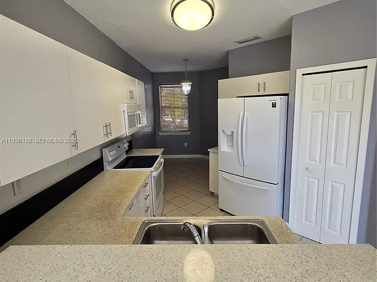 5630 NW 107th Ave #1605 — Photo 9
