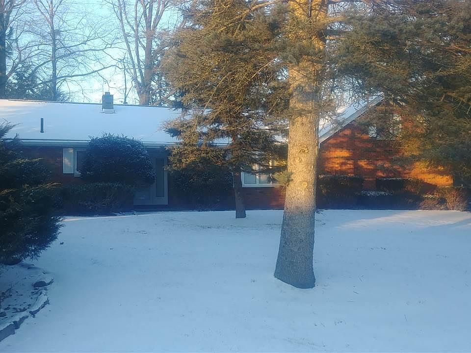 1st image of 14 Robin Ln