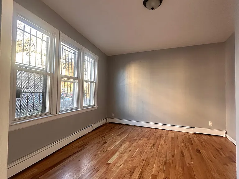 544 Grove St — Photo 3