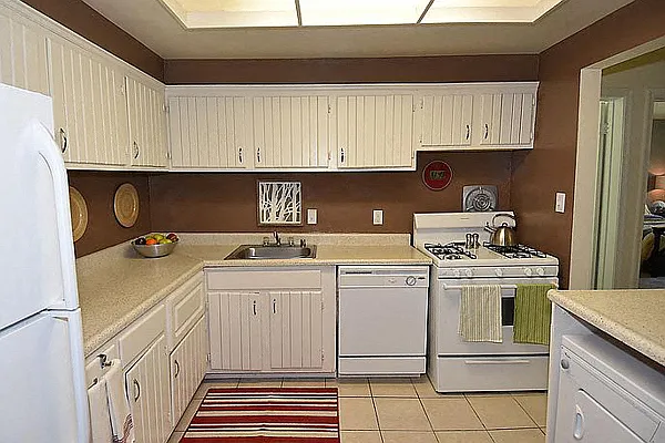 Lighthouse at Twin Lakes Apartment Homes — Photo 3