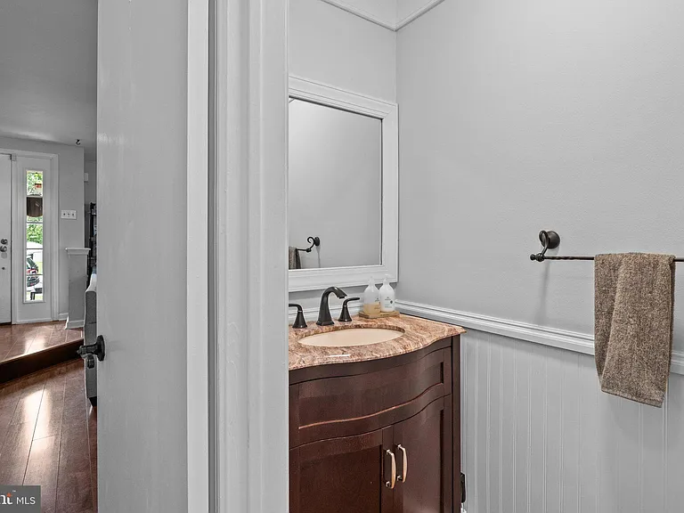 31 Pearl Dr — Photo 10