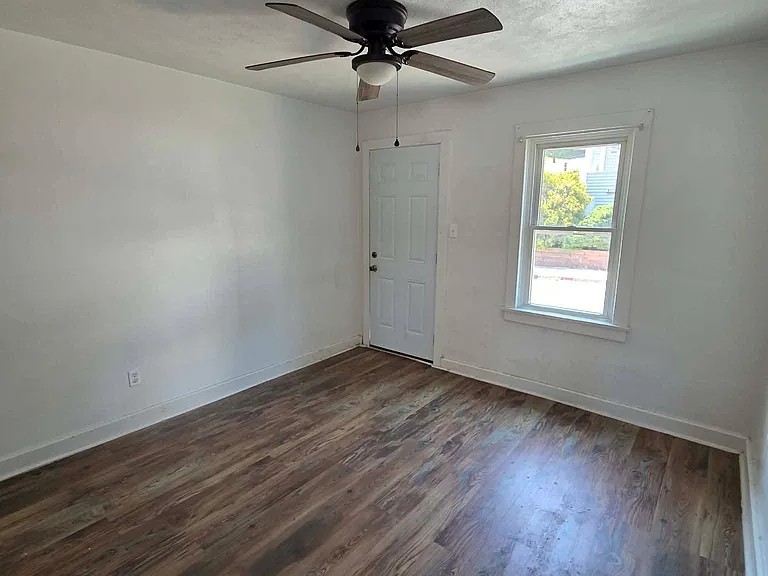 402 Walnut St — Photo 3