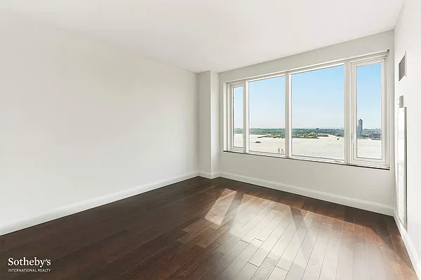 Rented by Sotheby's International Realty | media 17